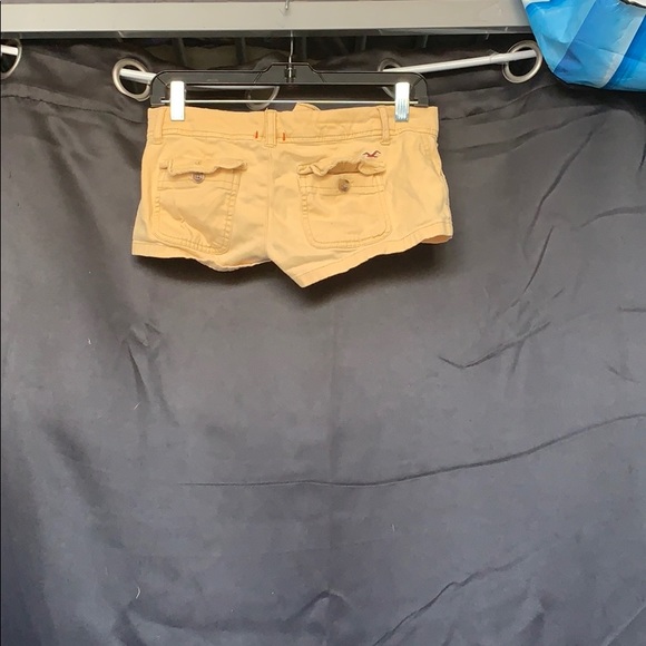 Soft khaki shorts - Picture 2 of 3